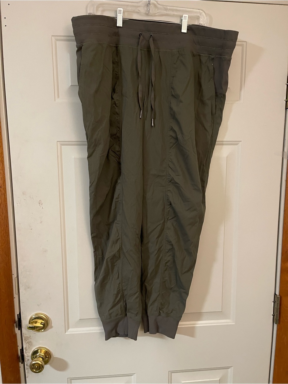 lululemon Women's Green Jogger Pants Size 18 Drawstring Elastic Waist Athleisure